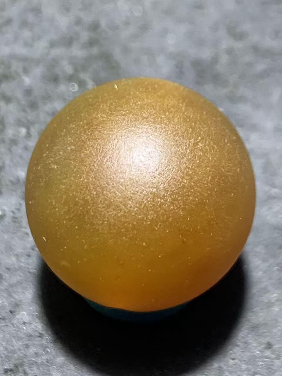 精美哑光冻料原皮战国红玛瑙手工雕刻佛字圆珠一颗！