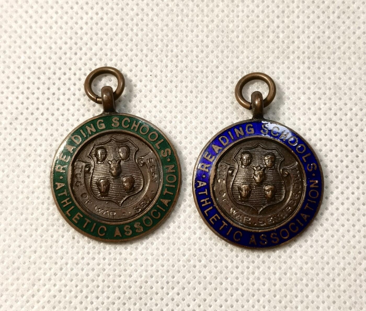 甄臻铺-世界币章拍卖（第39期）送拍享返佣金等优惠多多 英国伯克郡雷丁学院体育协会铜章 拔河比赛   1936/1935 两枚  24.6mm