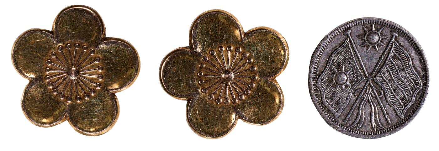 中新泰星2025年秋拍 徽章 纪念章及金银器专场 民国“罗卓英 ”金质领章胸章三枚一组