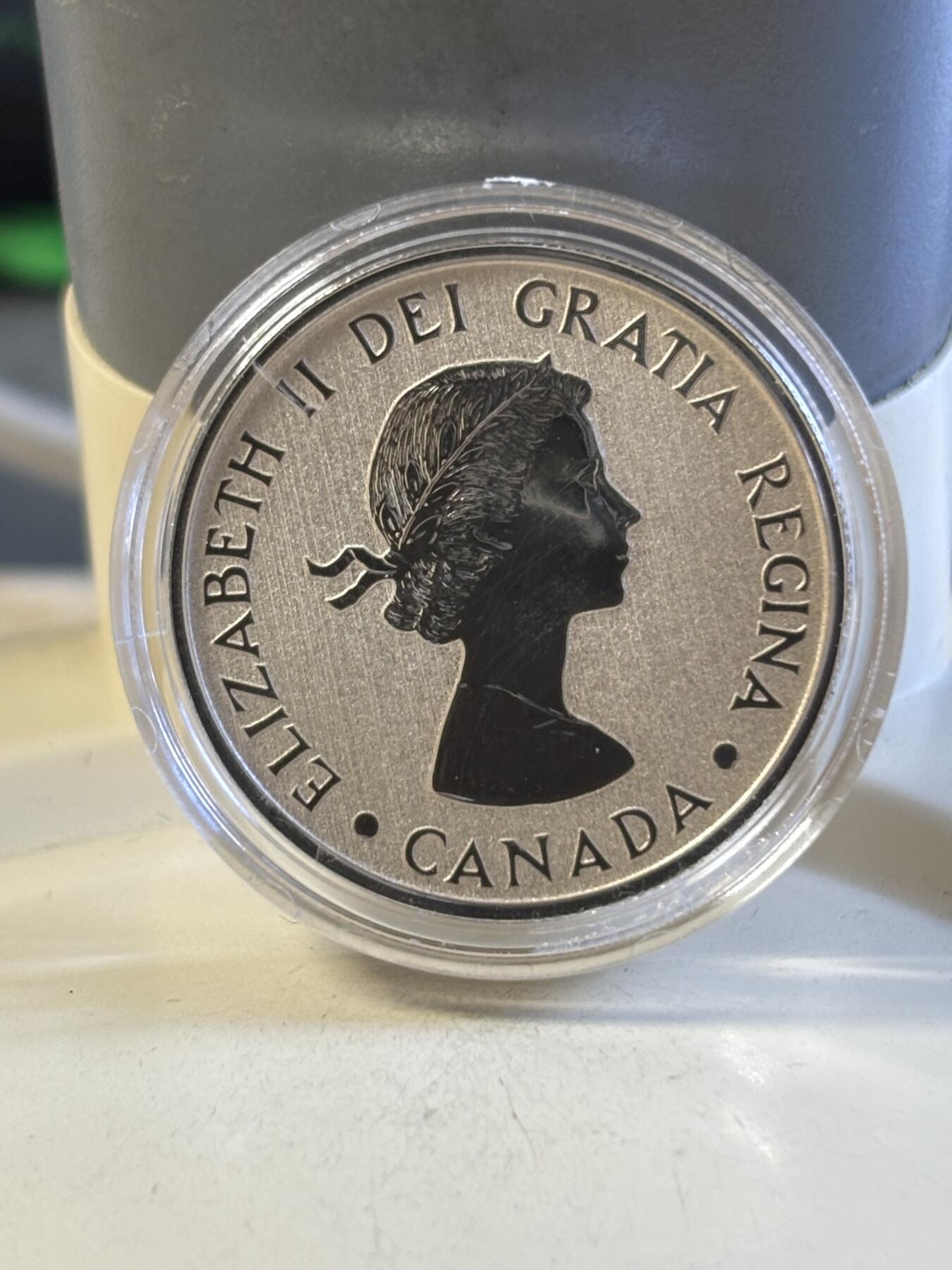 第181期拍卖 卡装加拿大2012年20换20系列伊丽莎白登基纪念银币，9999银，7.96克