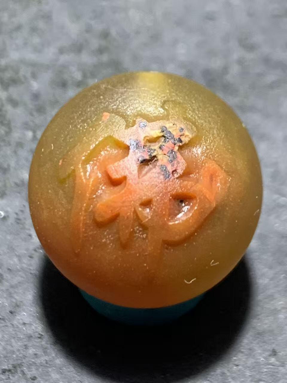 精美哑光冻料原皮战国红玛瑙手工雕刻佛字圆珠一颗！