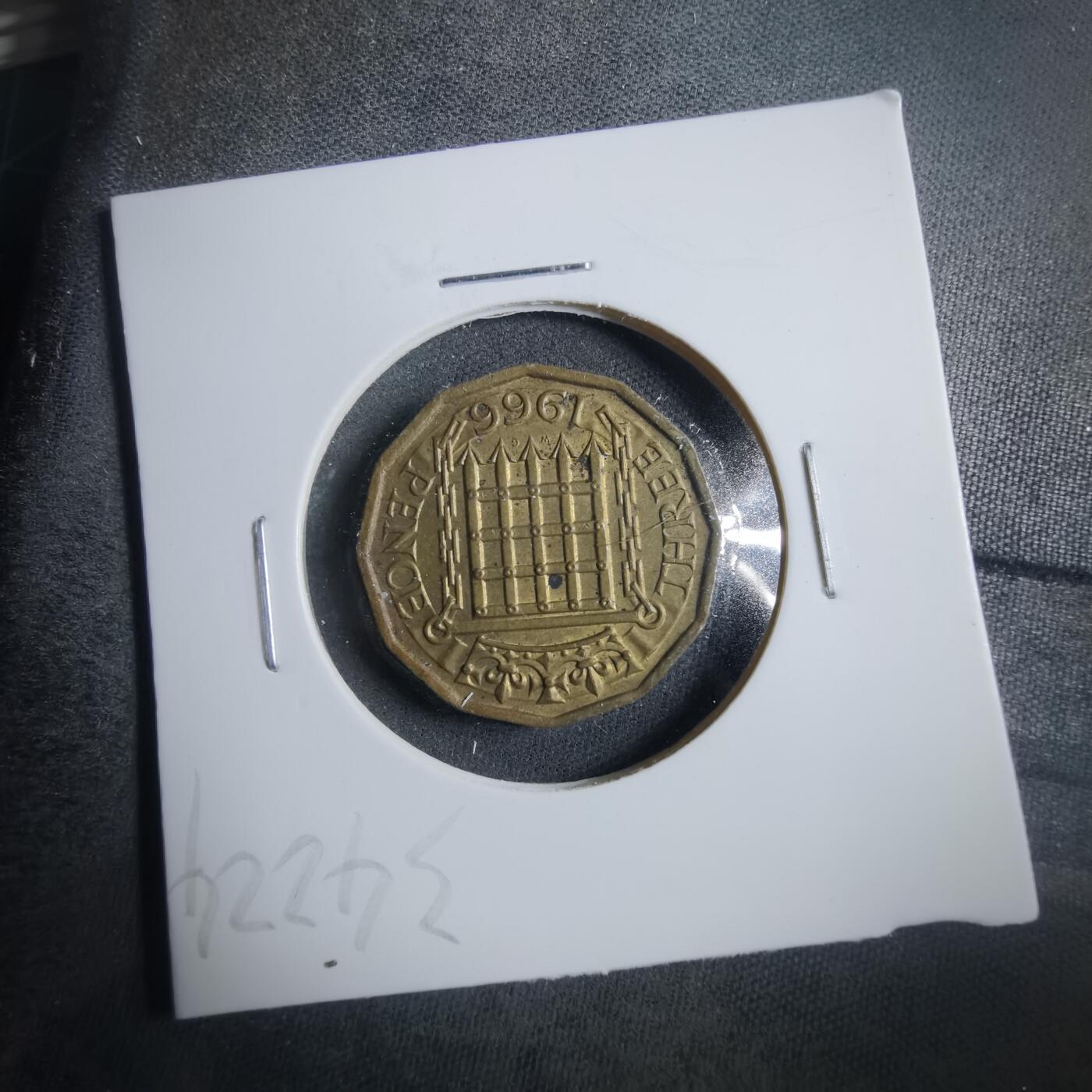 沼泽如烟--第902场 英国1966年3便士