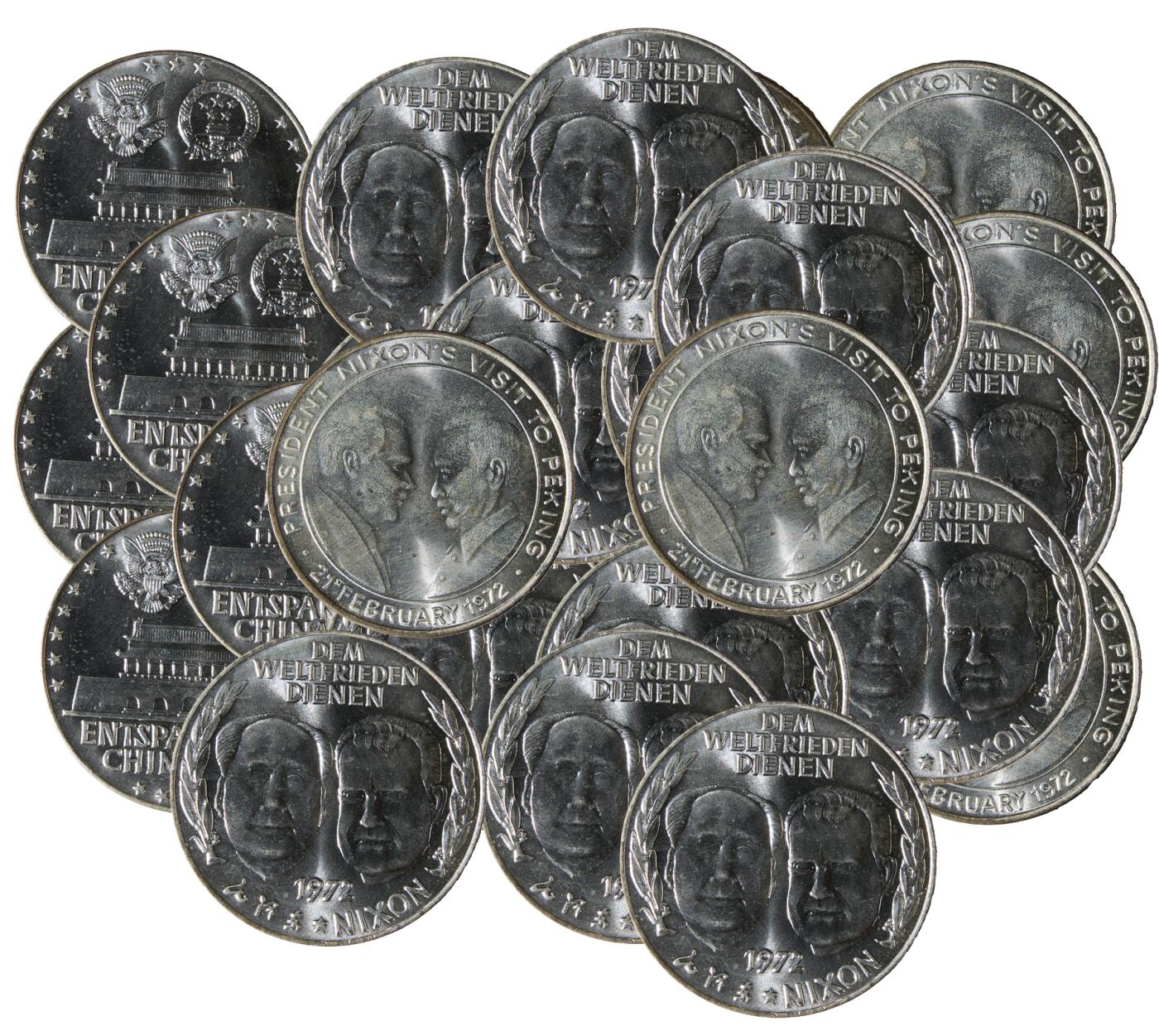 中新泰星2025年秋拍 钱币纪念章专场 1971年社会主义阵营伟人像金属纪念章一组二十七枚