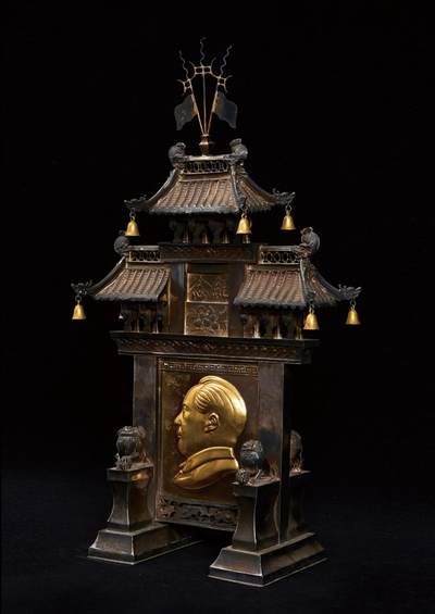 中新泰星2025年秋拍 徽章 纪念章及金银器专场 - 民国时期制纪念牌坊嵌伟人像银质摆件一座