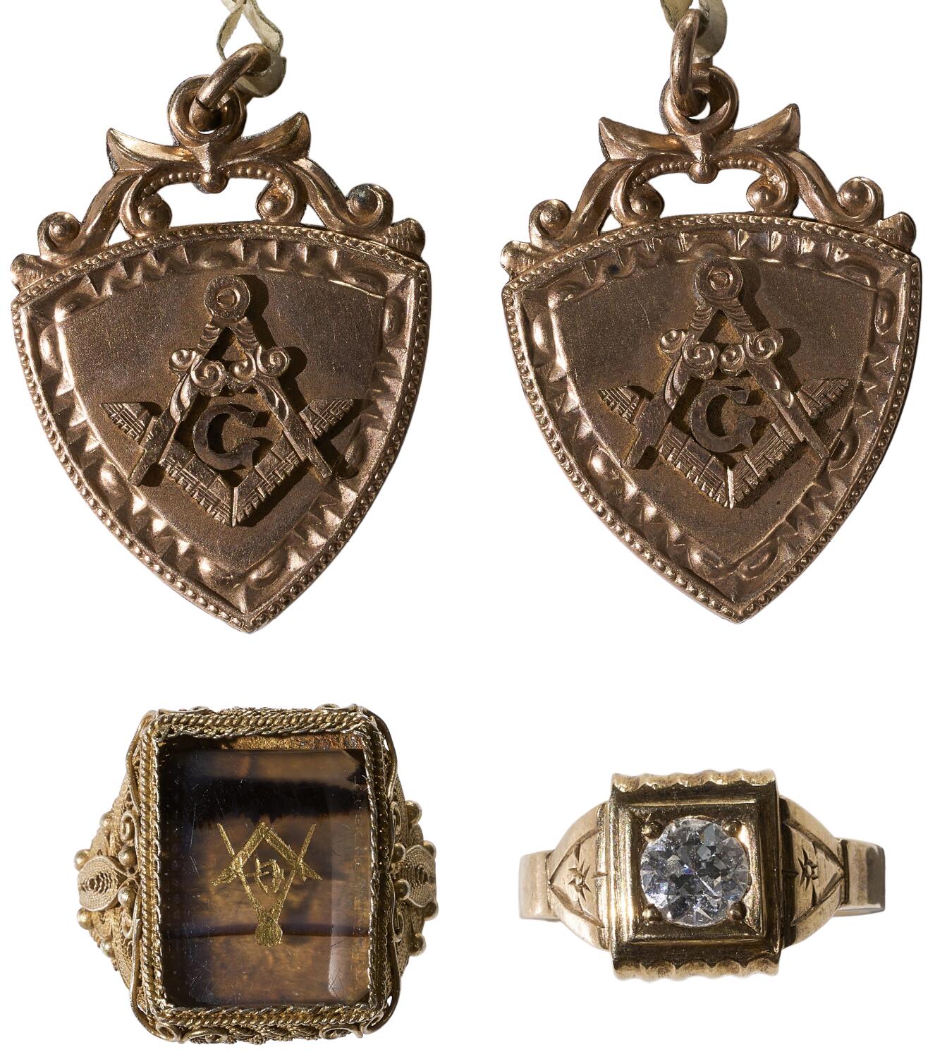 中新泰星2025年秋拍 徽章 纪念章及金银器专场 民国洪门致公党会员K金质勋章及K金戒指四件一组