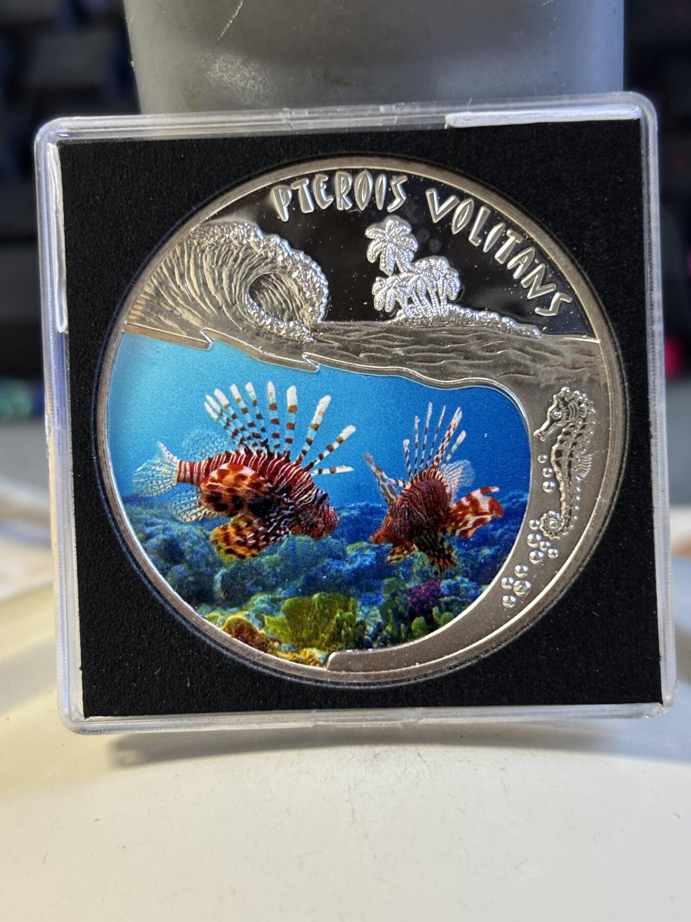 第181期拍卖 卢旺达2010年海底鱼类彩色纪念银币，20克，999银，有白斑