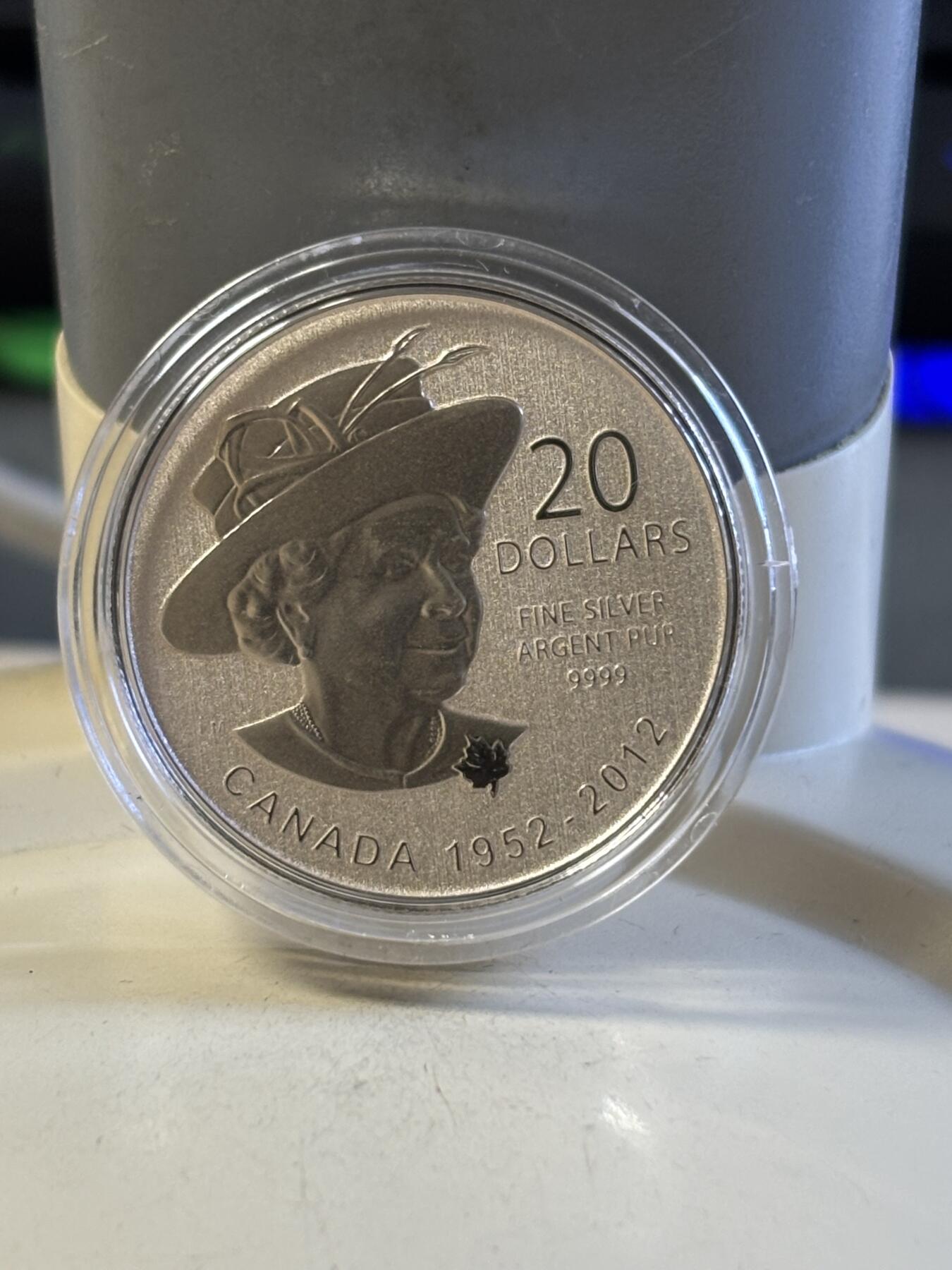 第181期拍卖 卡装加拿大2012年20换20系列伊丽莎白登基纪念银币，9999银，7.96克