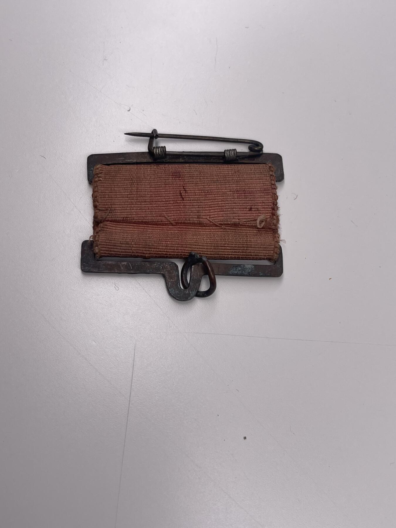 新时代收藏徽章红藏拍卖(第二十八场)  徽章纸品证书杂项 50年代老式上挂 品相如图