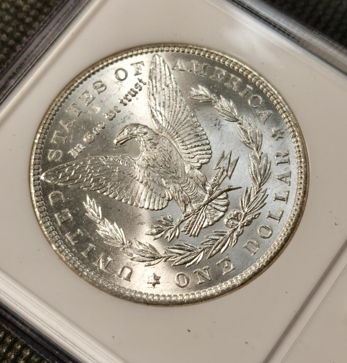 甄臻铺-世界币章拍卖（第39期）送拍享返佣金等优惠多多 NGC-MS64 1885年美国摩根，小白盒，手感不错，币面干净