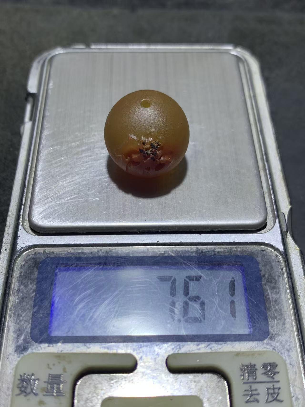 精美哑光冻料原皮战国红玛瑙手工雕刻佛字圆珠一颗！