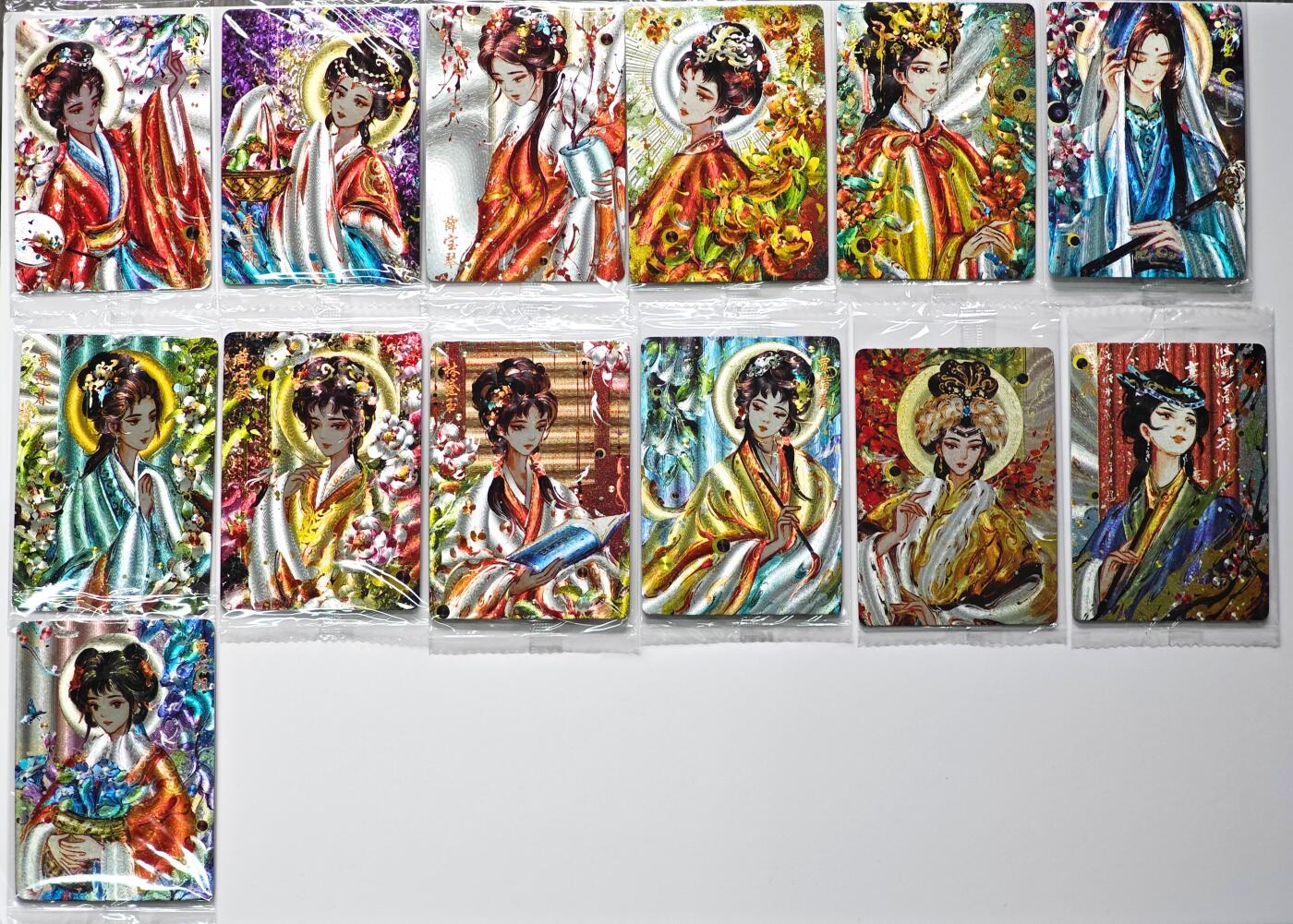 白泽拍卖卡牌手绘专场第28期（细雨生寒、寻梅闻香） 2025 可可瑞听 花镜十三金钗1套13张 全新未拆  粗闪
