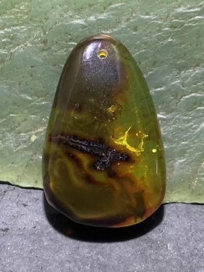 乌克兰蜜蜡随形通货吊坠一个， - 乌克兰蜜蜡随形通货吊坠一个，