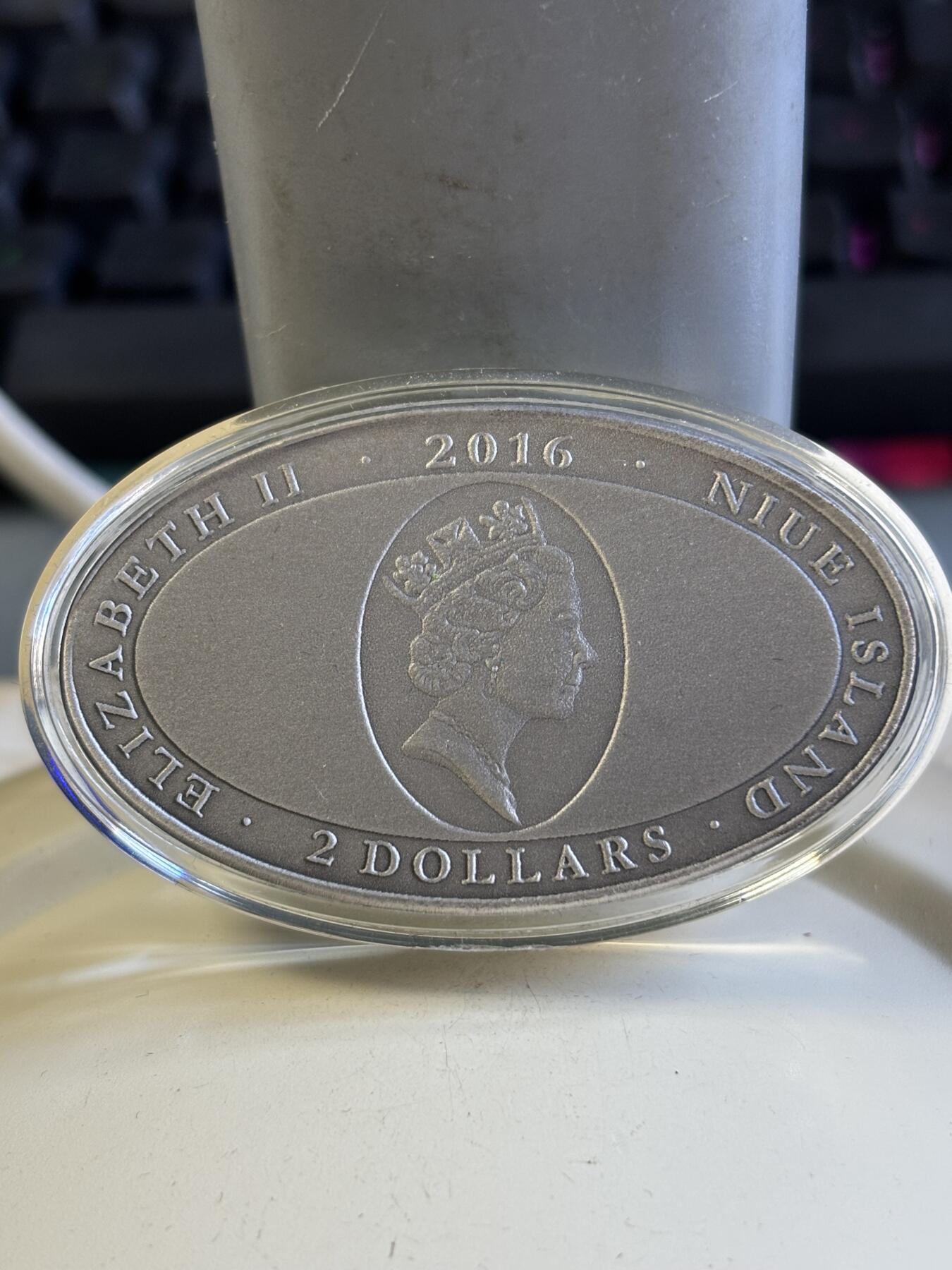 第181期拍卖 纽埃2016年动物皮肤绿树蟒彩色蟒蛇纪念银币,999银，发行700枚