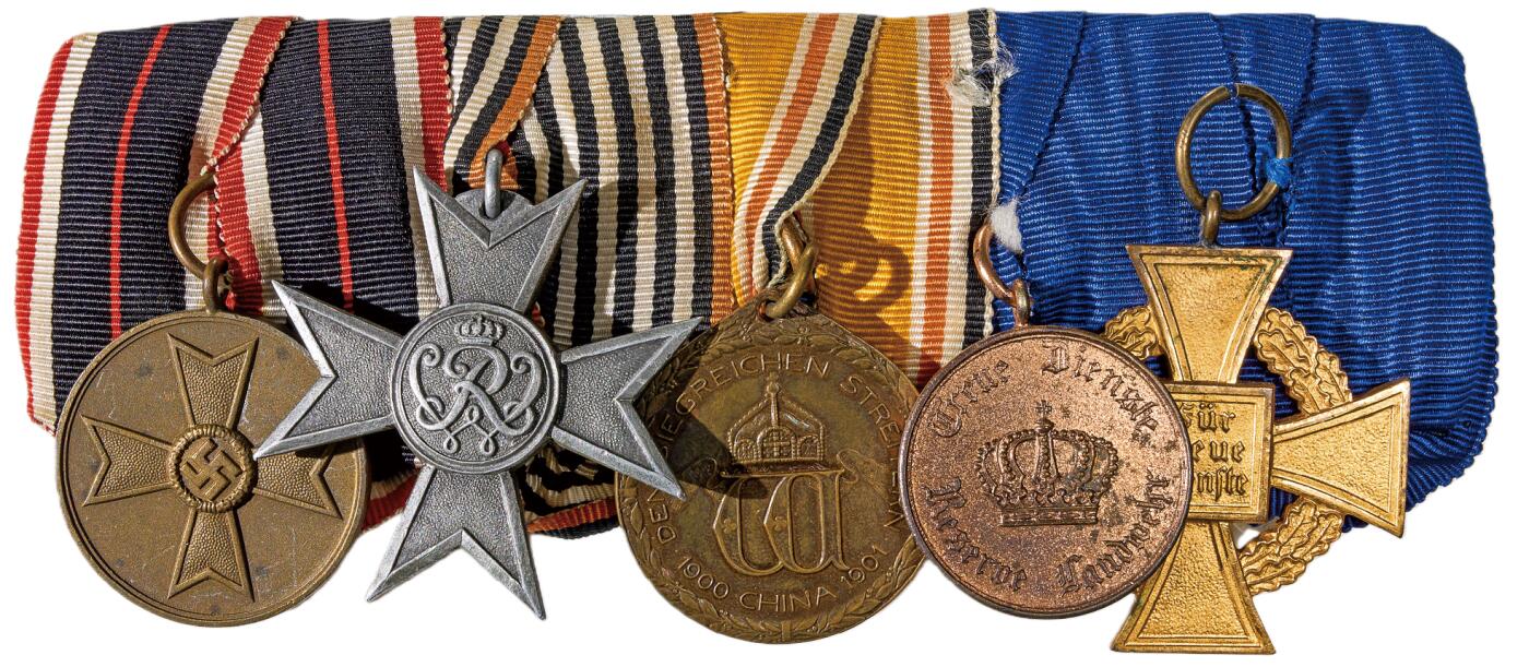 中新泰星2025年秋拍 徽章 纪念章及金银器专场 19世纪外国联排勋章一件