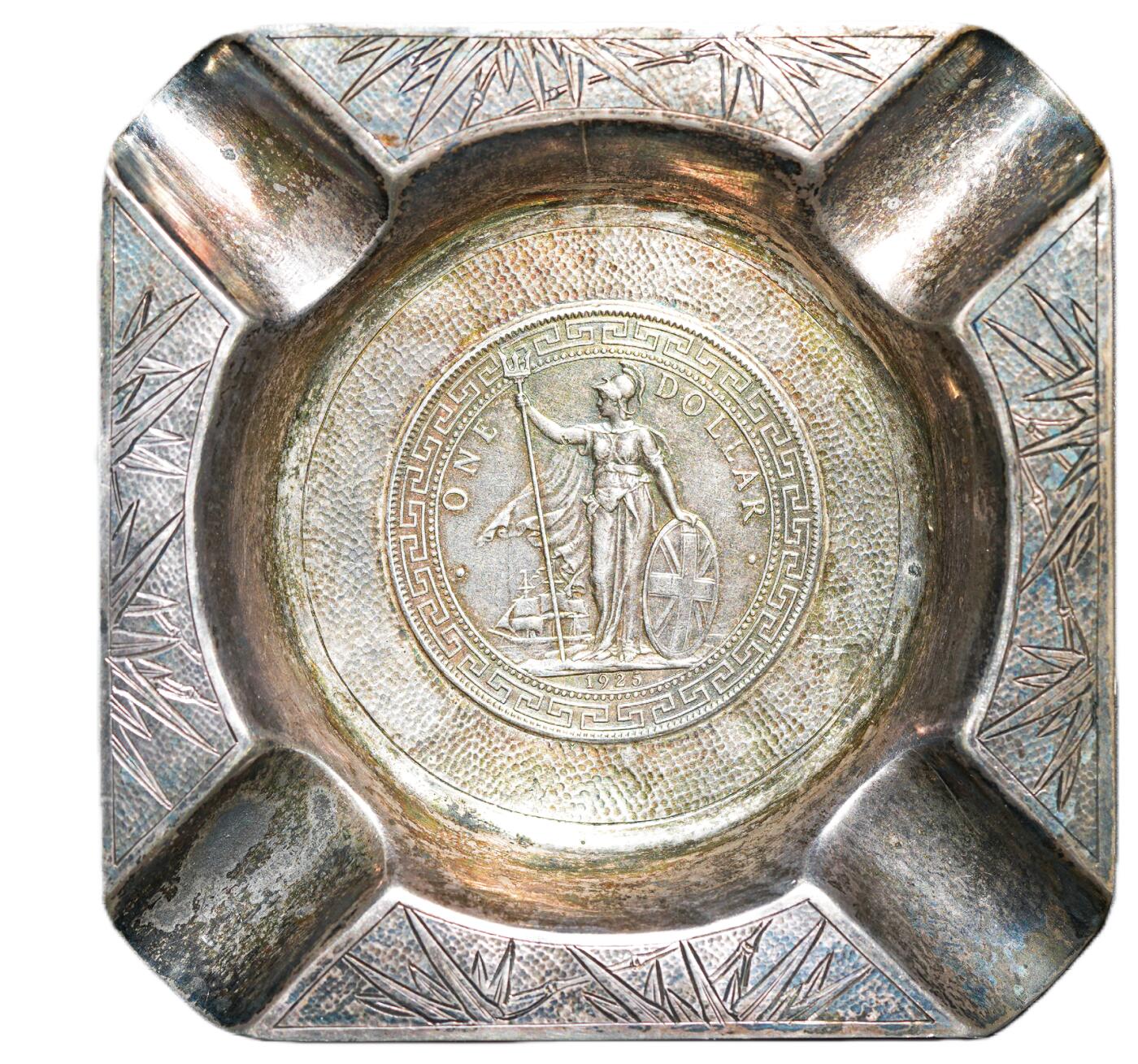 中新泰星2025年秋拍 钱币纪念章专场 民国镶嵌站洋银币雪茄银盘一件