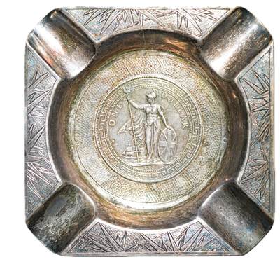 中新泰星2025年秋拍 钱币纪念章专场 - 民国镶嵌站洋银币雪茄银盘一件