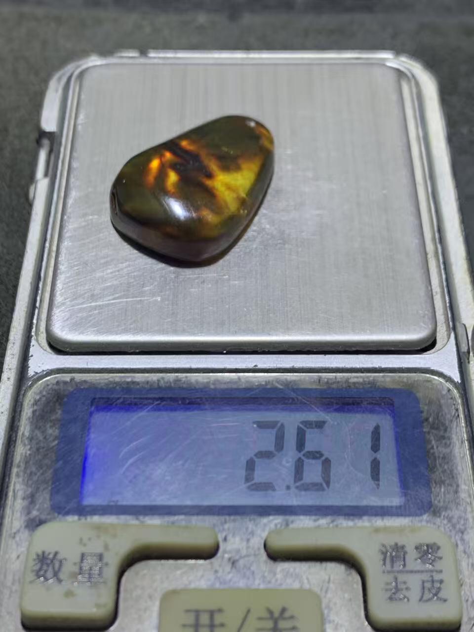 乌克兰蜜蜡随形通货吊坠一个，