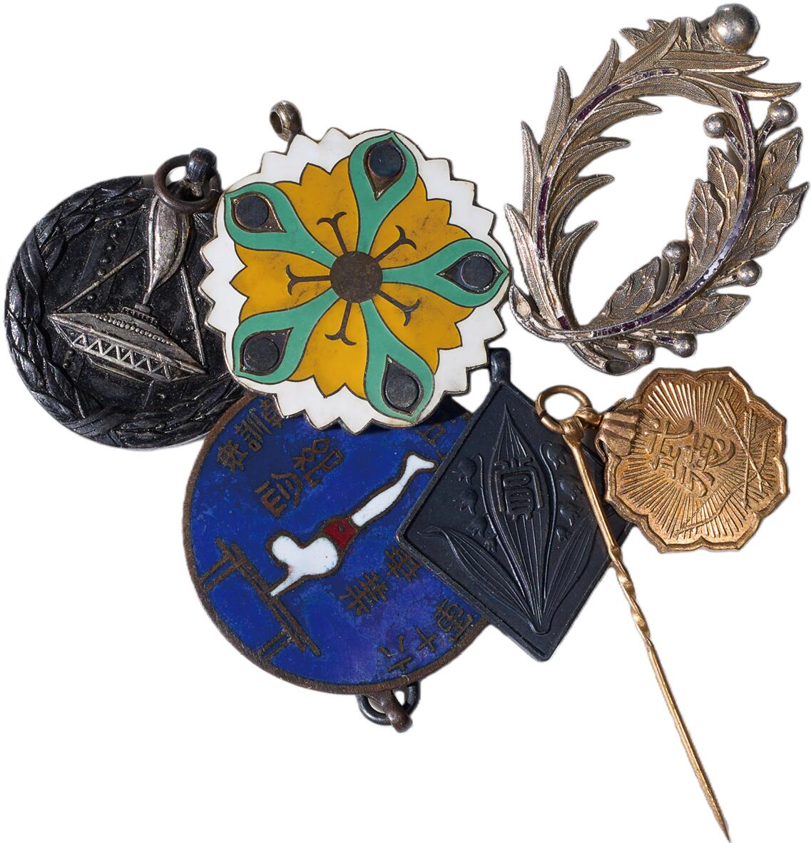 中新泰星2025年秋拍 徽章 纪念章及金银器专场 中外纪念章七枚一组