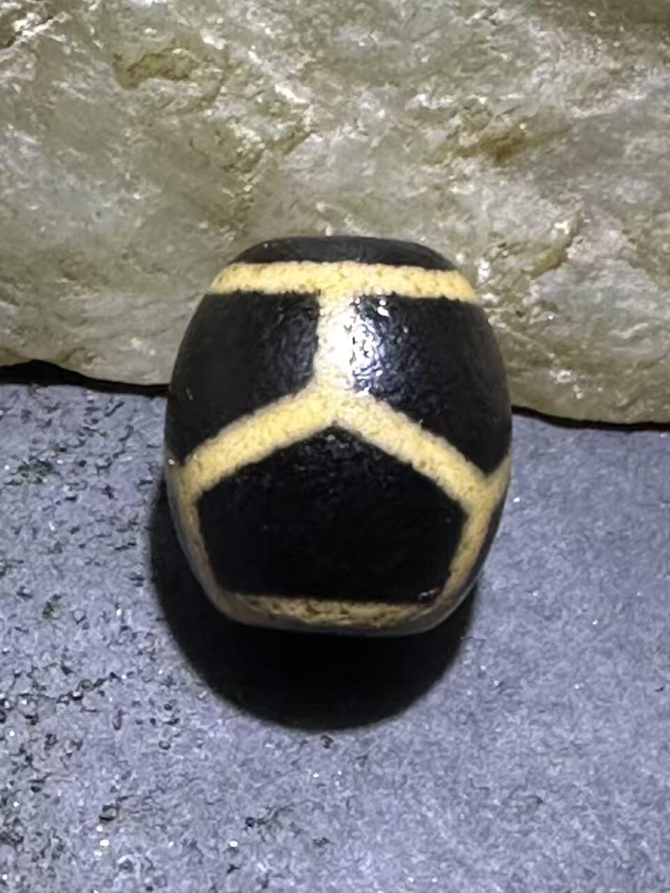 仅此一颗，精品藏传龟甲玛瑙天珠一颗，，