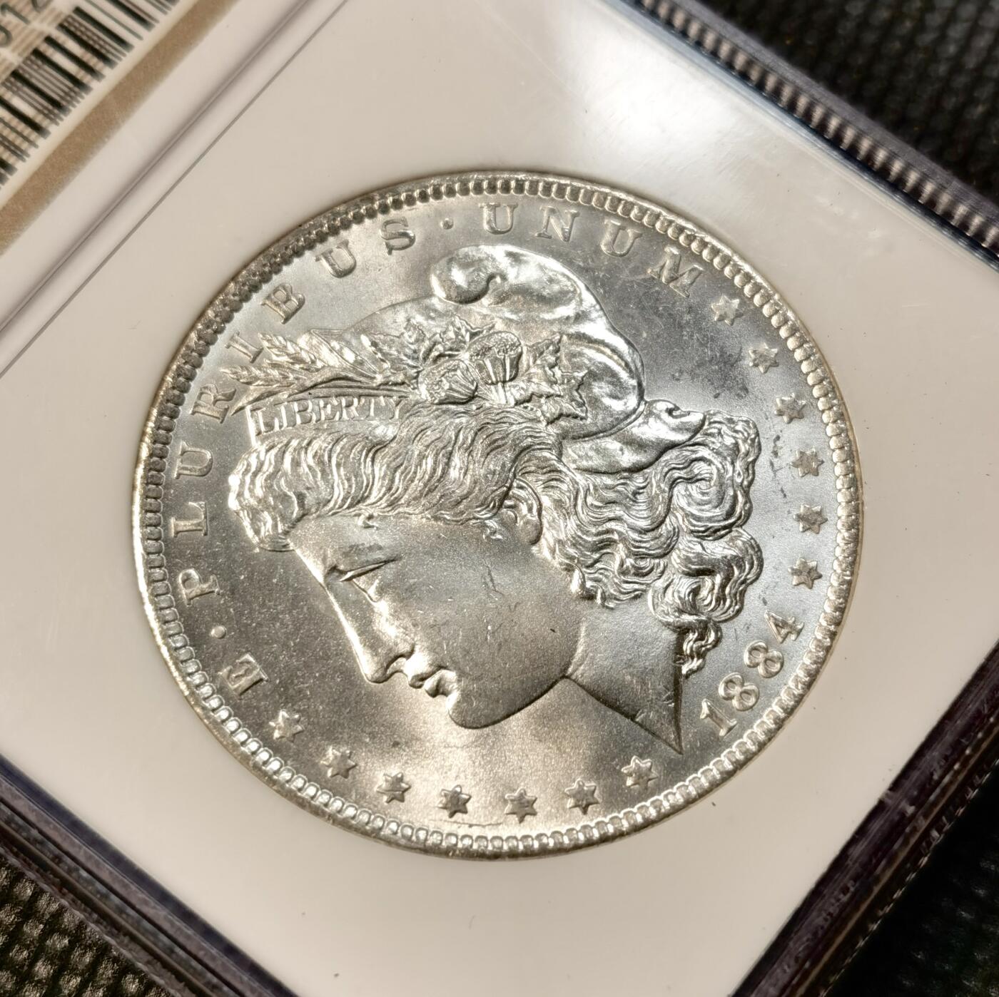 甄臻铺-世界币章拍卖（第39期）送拍享返佣金等优惠多多 NGC-MS64 1884年O版美国摩根，小白盒，手感不错，币面干净