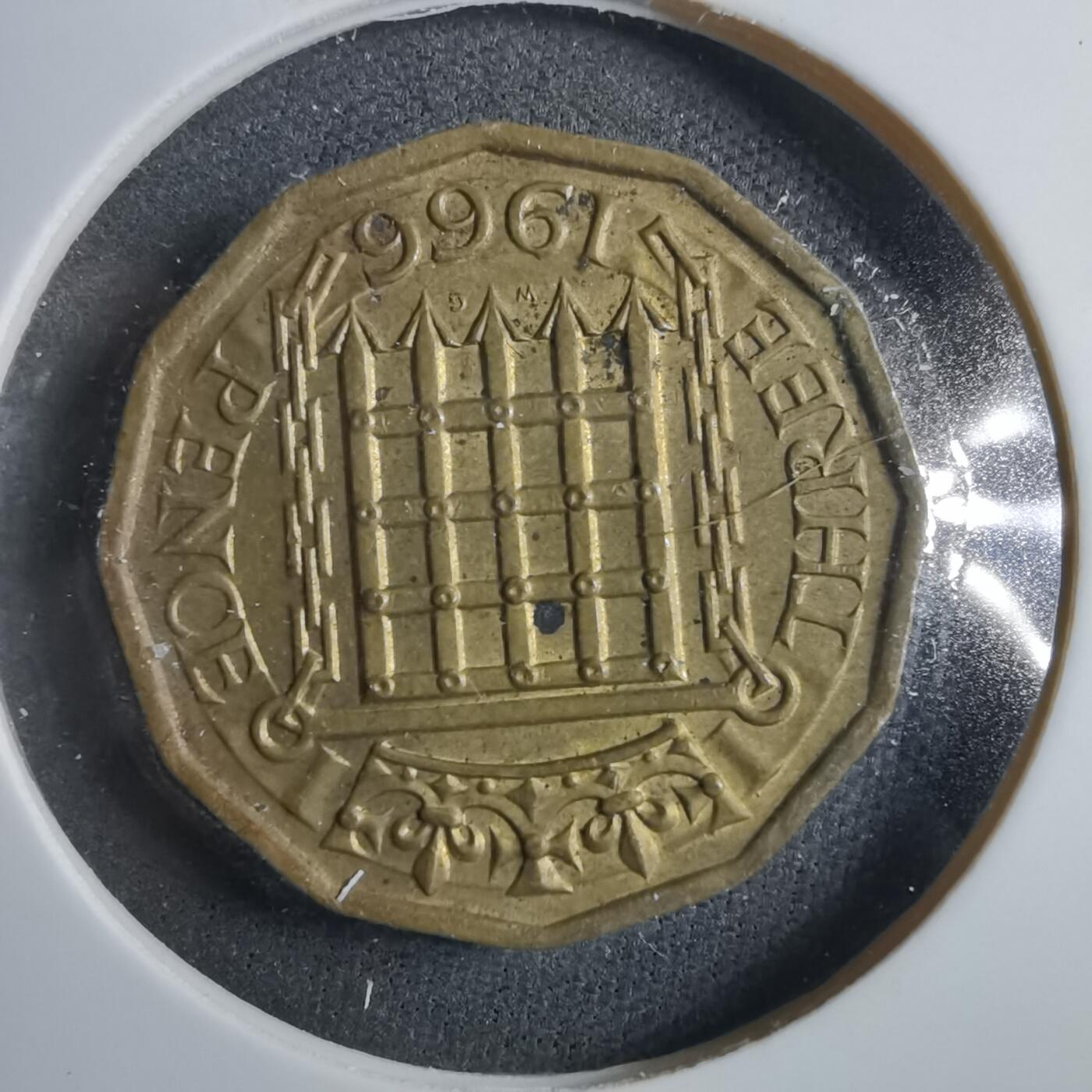 沼泽如烟--第902场 英国1966年3便士