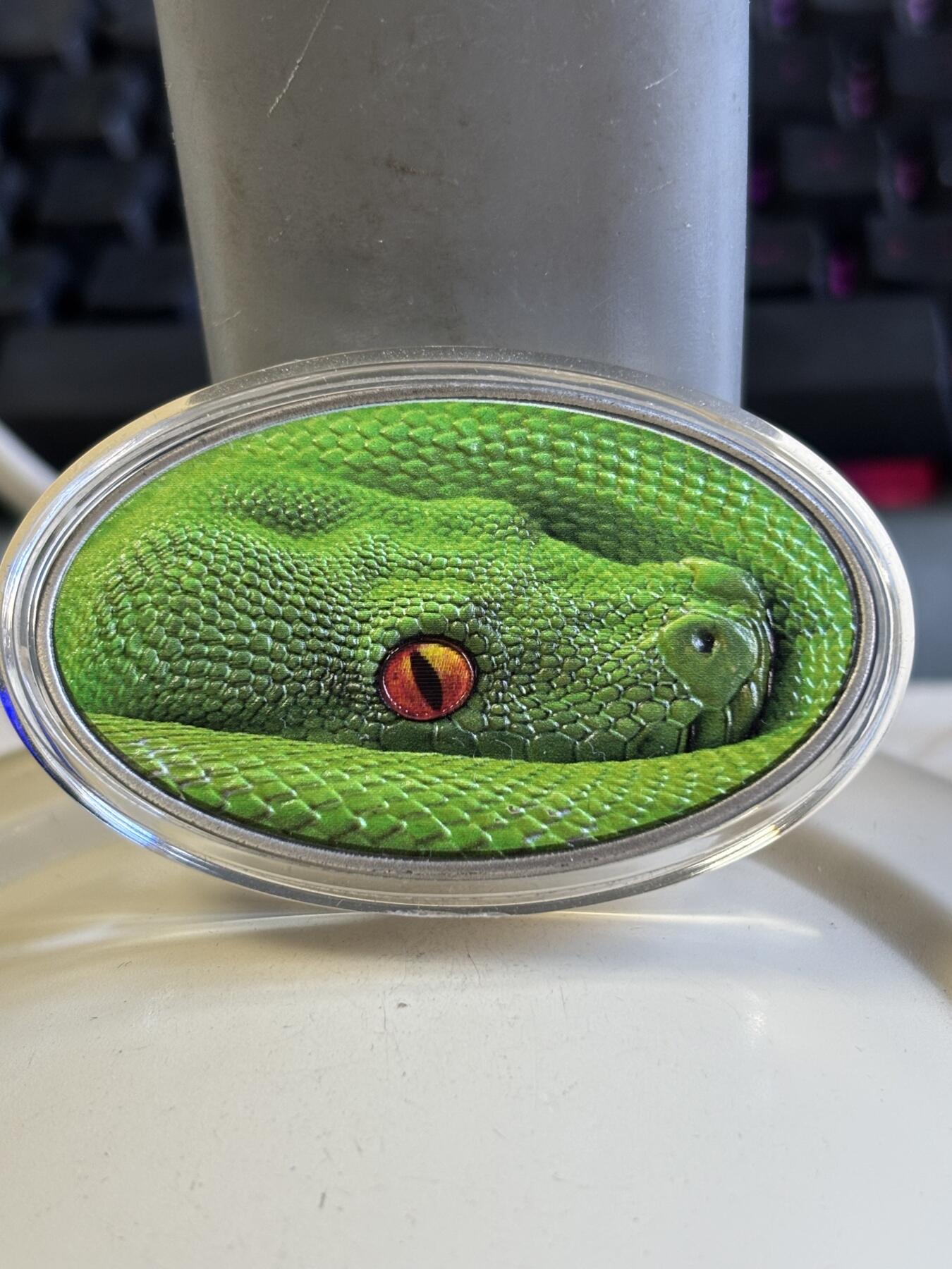 第181期拍卖 纽埃2016年动物皮肤绿树蟒彩色蟒蛇纪念银币,999银，发行700枚