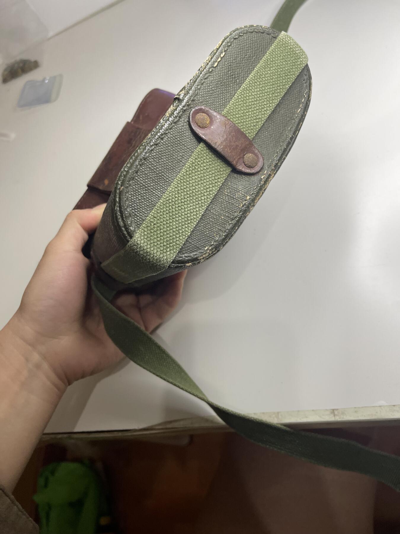 新时代收藏徽章红藏拍卖(第二十八场)  徽章纸品证书杂项 62式望远镜8x30 带一个6x30的盒子 光学效果良好 通透