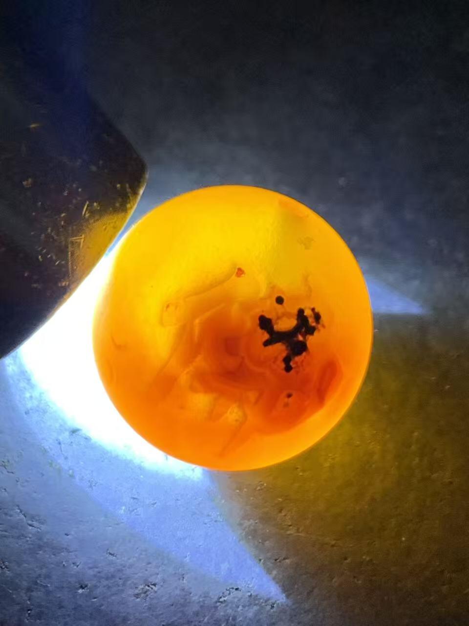 精美哑光冻料原皮战国红玛瑙手工雕刻佛字圆珠一颗！