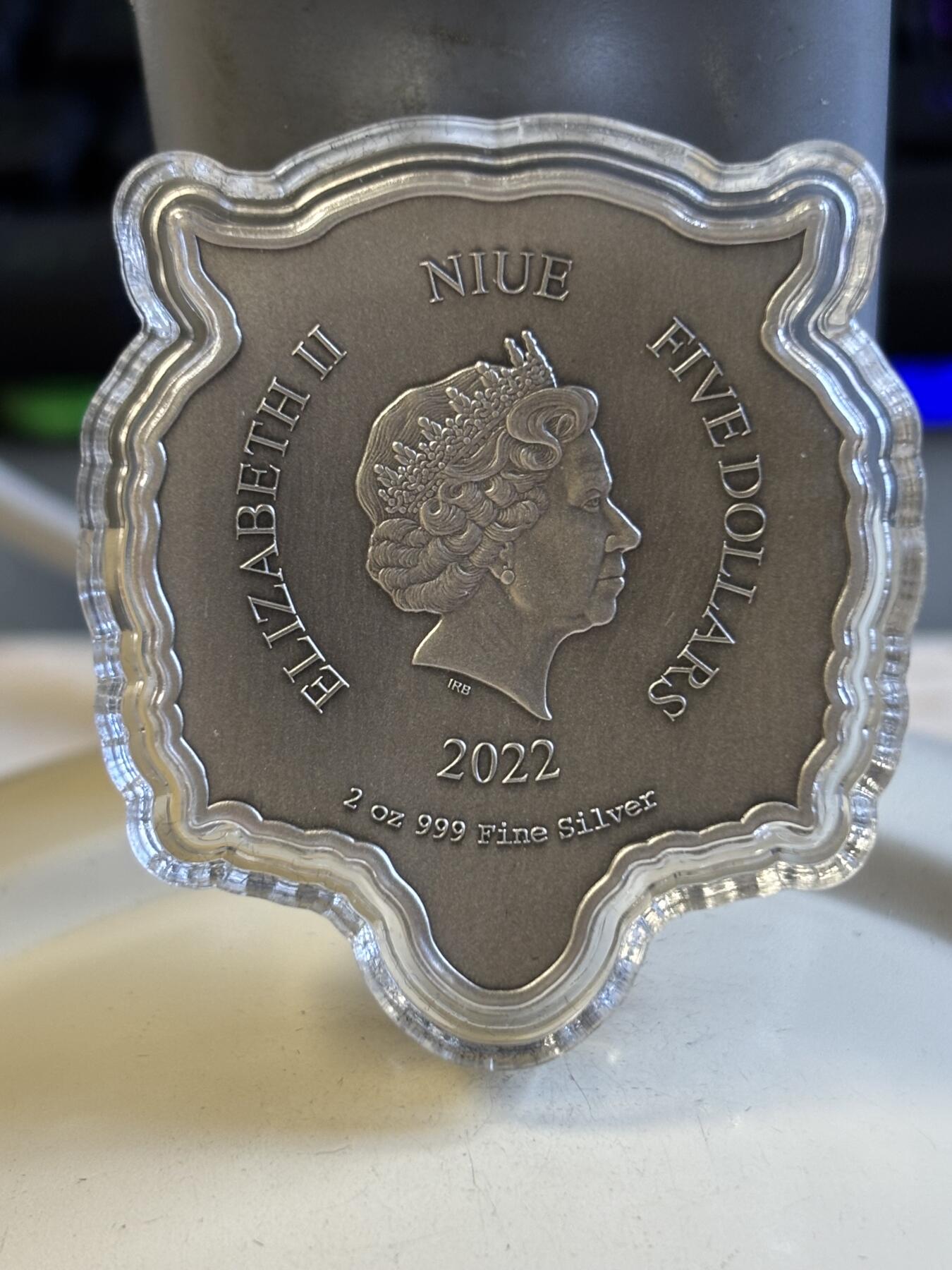 第181期拍卖 纽埃2022年凶猛的老虎2盎司异形仿古纪念银币，999银，发行2000枚