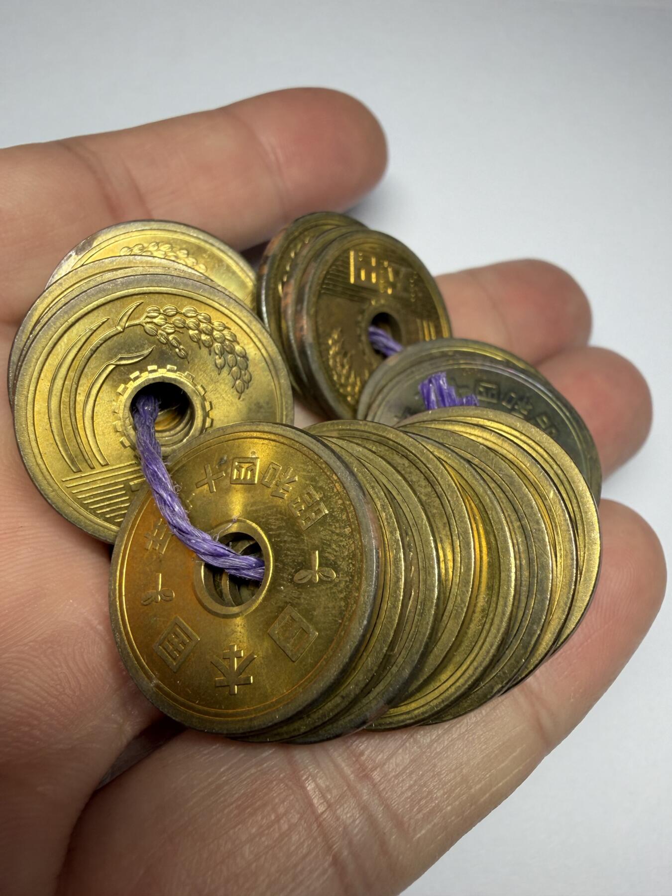 2025年集古藏今外币拍卖第十期-第6场—（总第286拍），可以寄存60天，满160元包邮。 好品幸运币昭和46、47年五元20枚