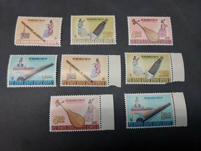 博彦收藏  11月17日 8点 邮票专场 - 台湾 乐器新票2套，有黄，上品