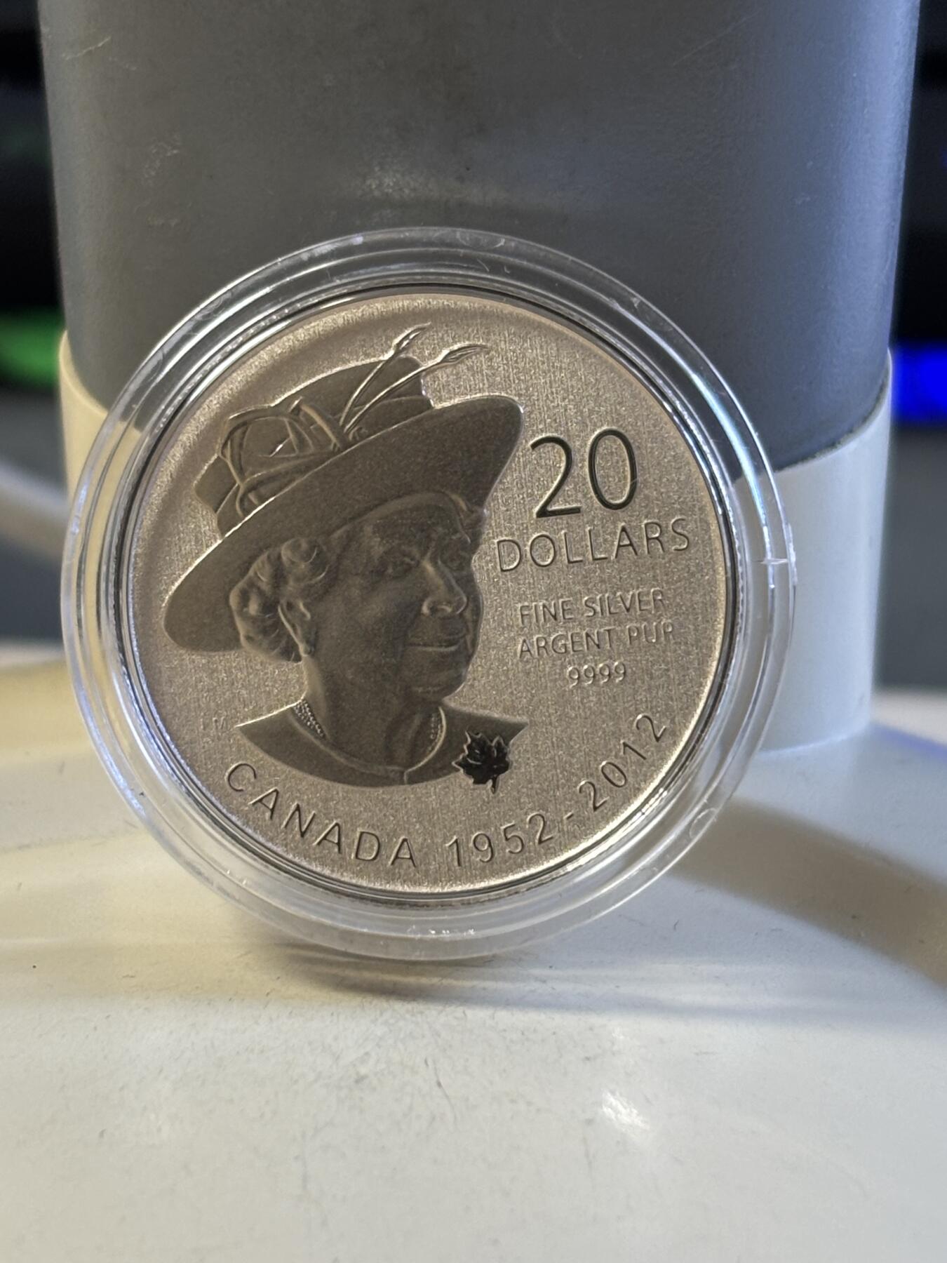 第181期拍卖 卡装加拿大2012年20换20系列伊丽莎白登基纪念银币，9999银，7.96克