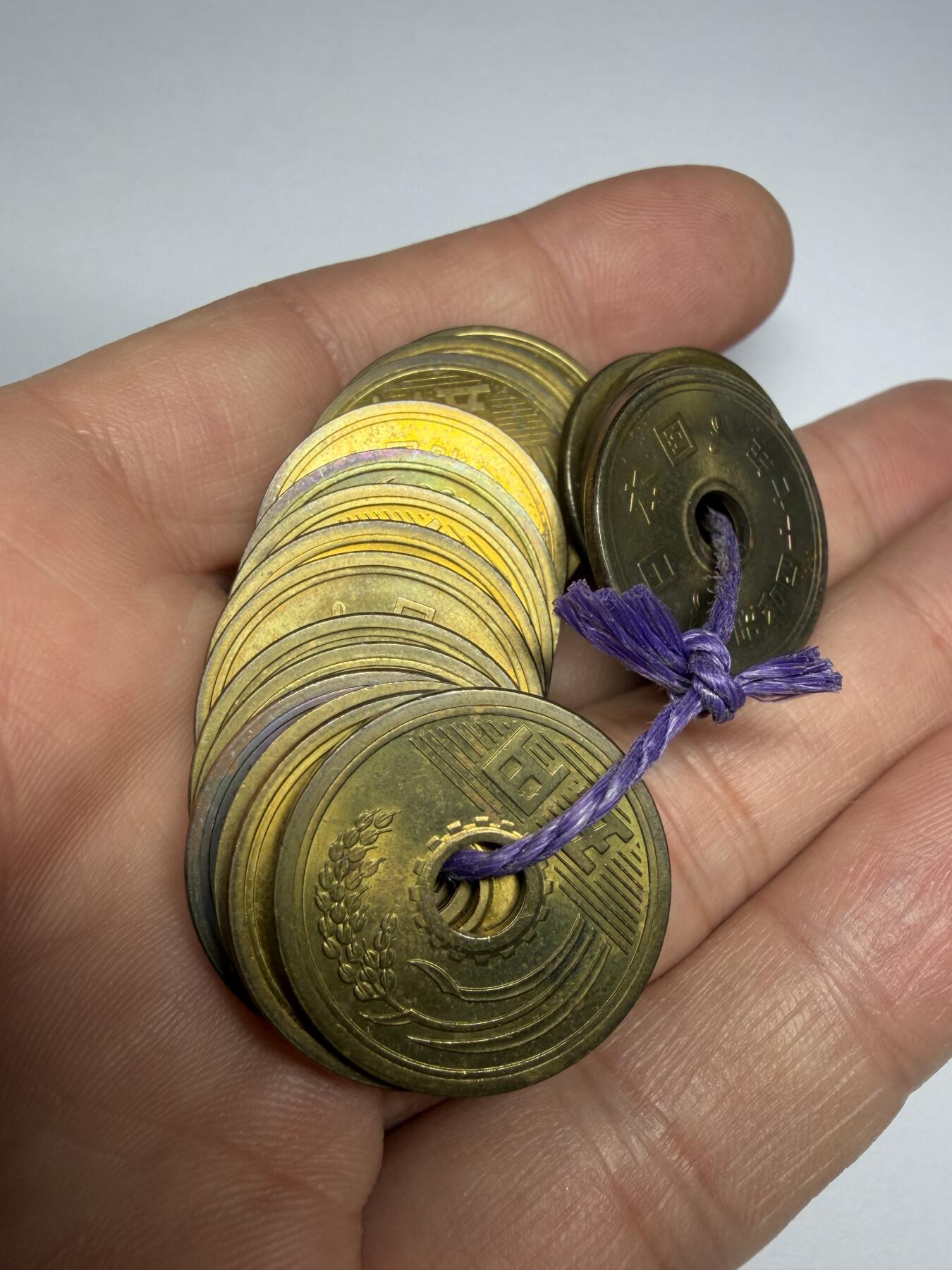 2025年集古藏今外币拍卖第十期-第6场—（总第286拍），可以寄存60天，满160元包邮。 好品幸运币昭和46、47年五元20枚