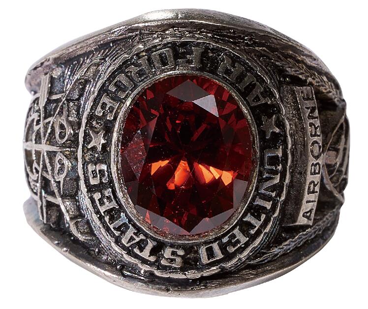 中新泰星2025年秋拍 徽章 纪念章及金银器专场 民国美国海军陆战队军官银质嵌红宝纪念戒指