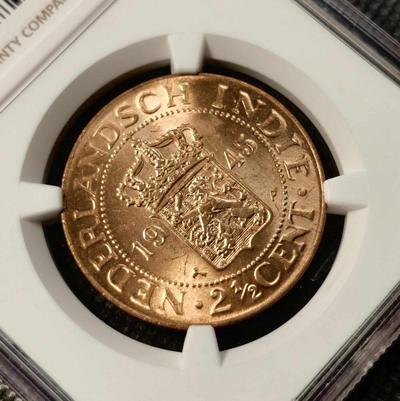 甄臻铺-世界币章拍卖（第39期）送拍享返佣金等优惠多多 NGC-MS63RB 荷兰东印度 2.5分铜币 1945P 剑狮 原光品相