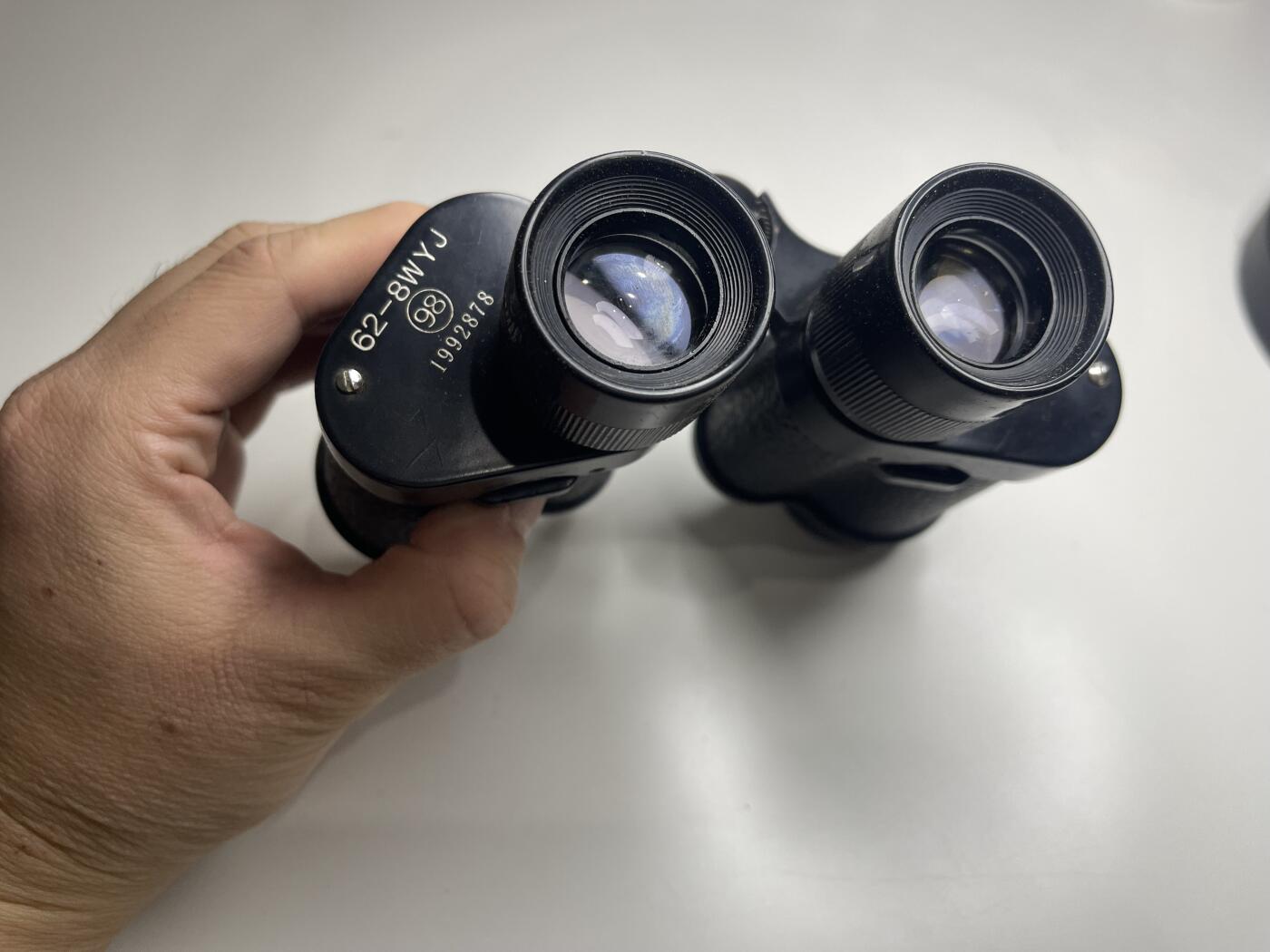 新时代收藏徽章红藏拍卖(第二十八场)  徽章纸品证书杂项 62式望远镜8x30 带一个6x30的盒子 光学效果良好 通透