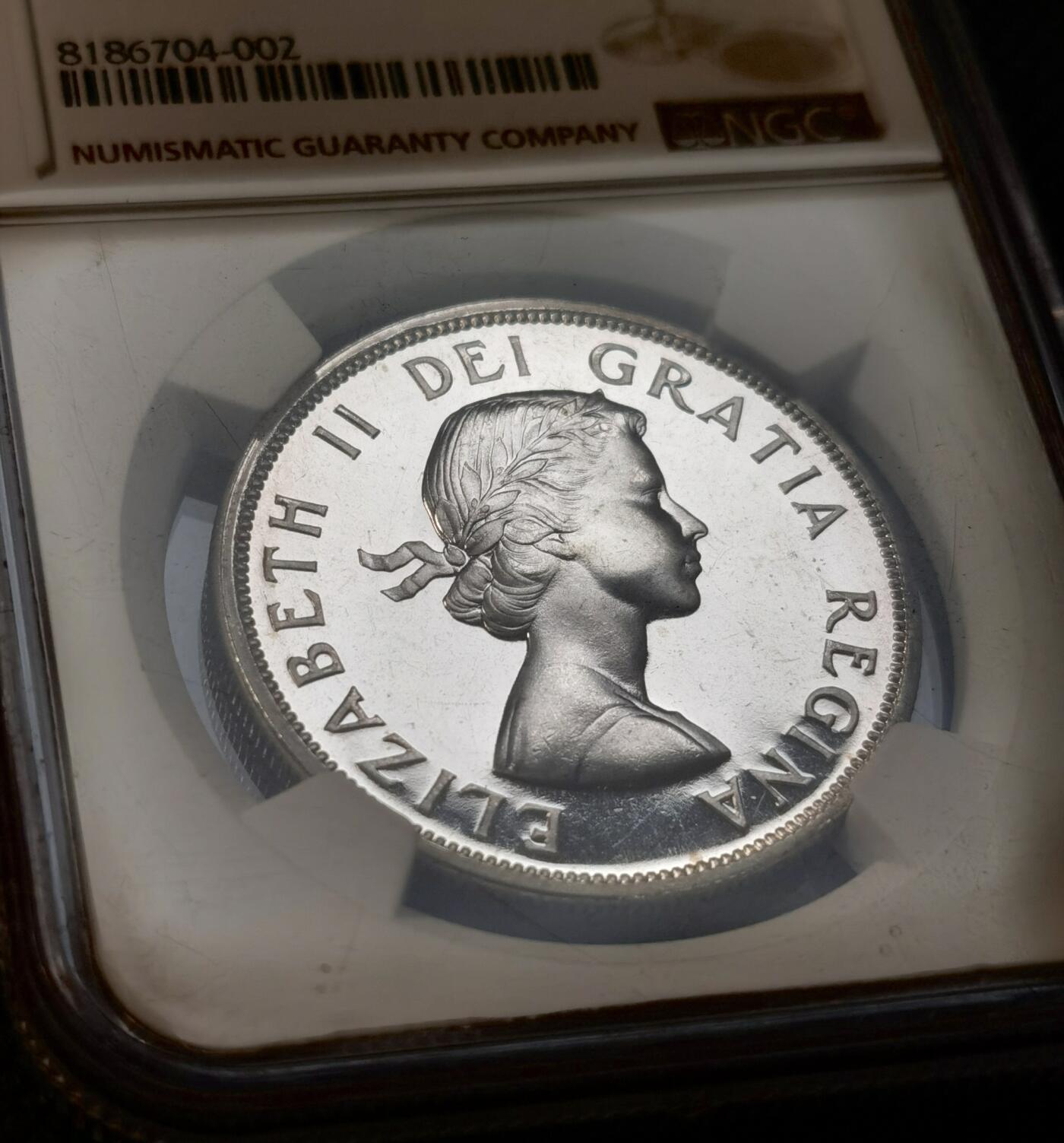 甄臻铺-世界币章拍卖（第39期）送拍享返佣金等优惠多多