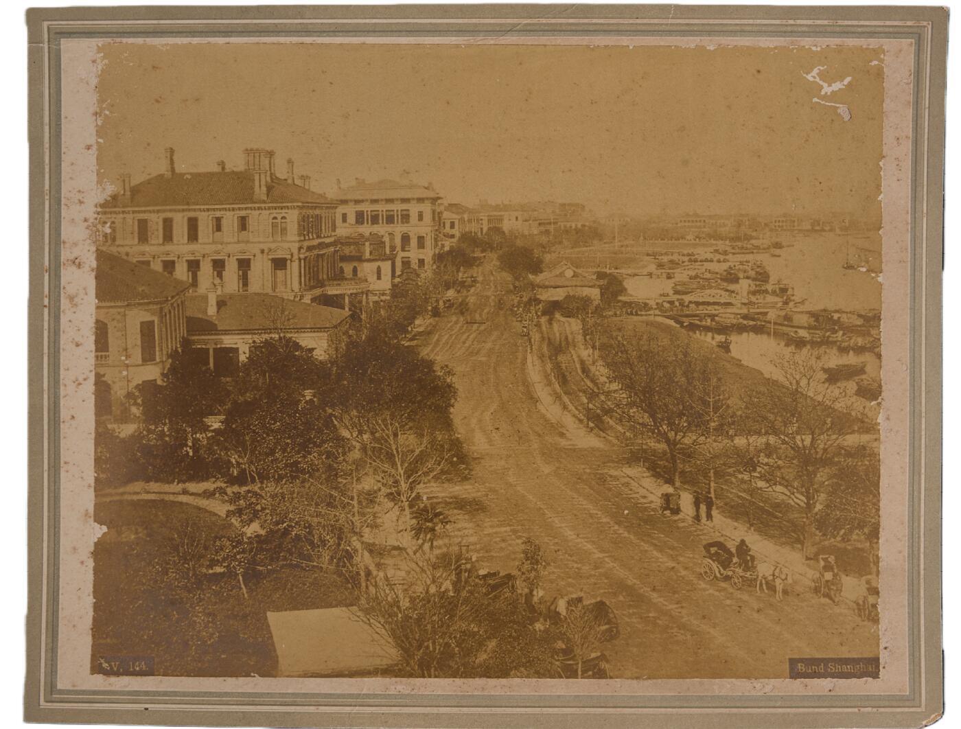 中新泰星2025年秋拍 徽章 纪念章及金银器专场 清代上海地区老照片一件