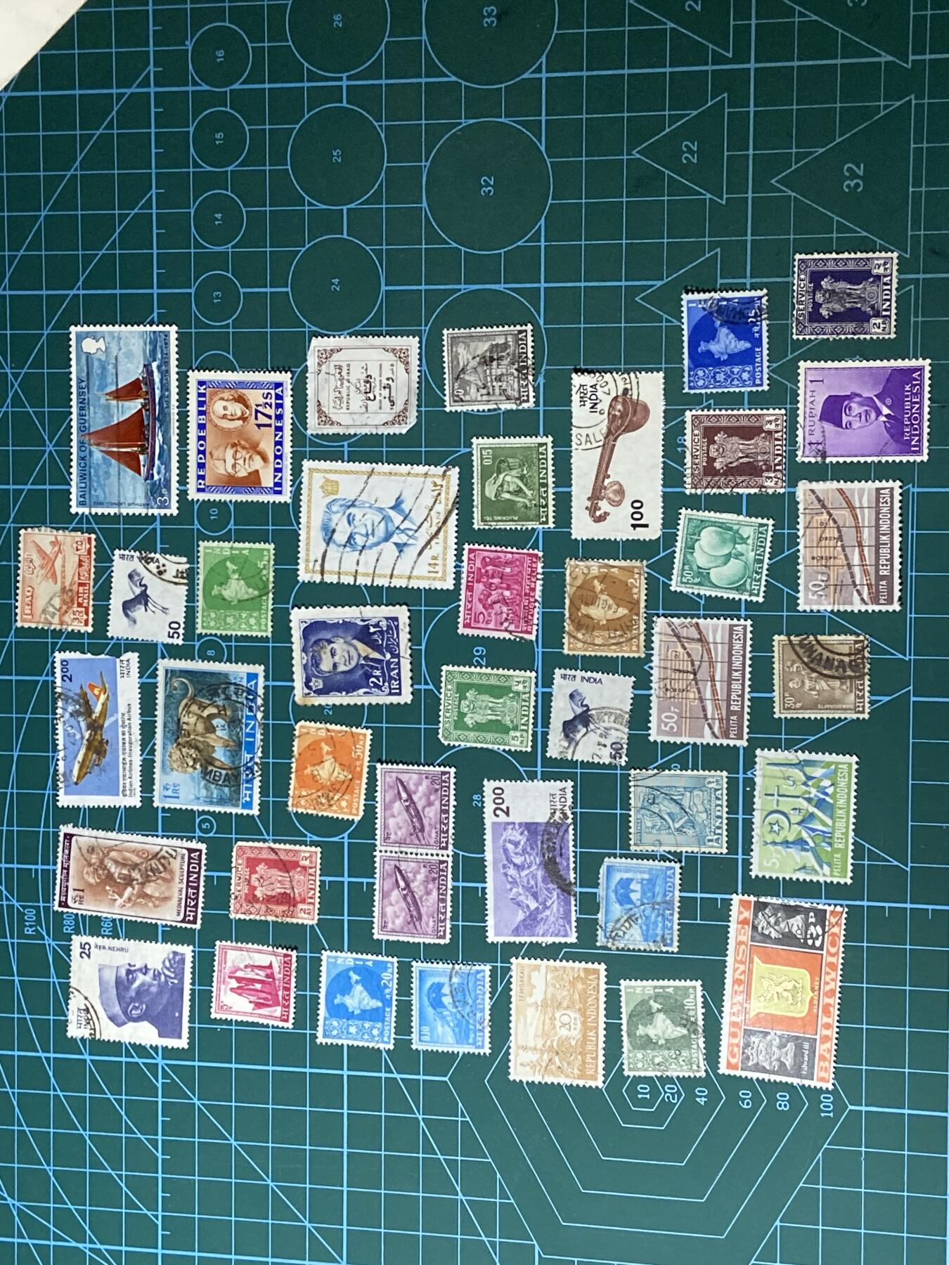 2025年第一百二十八场(总第一百五十四场）外国好品散币、邮币封和邮票场(免佣金) 邮票41枚