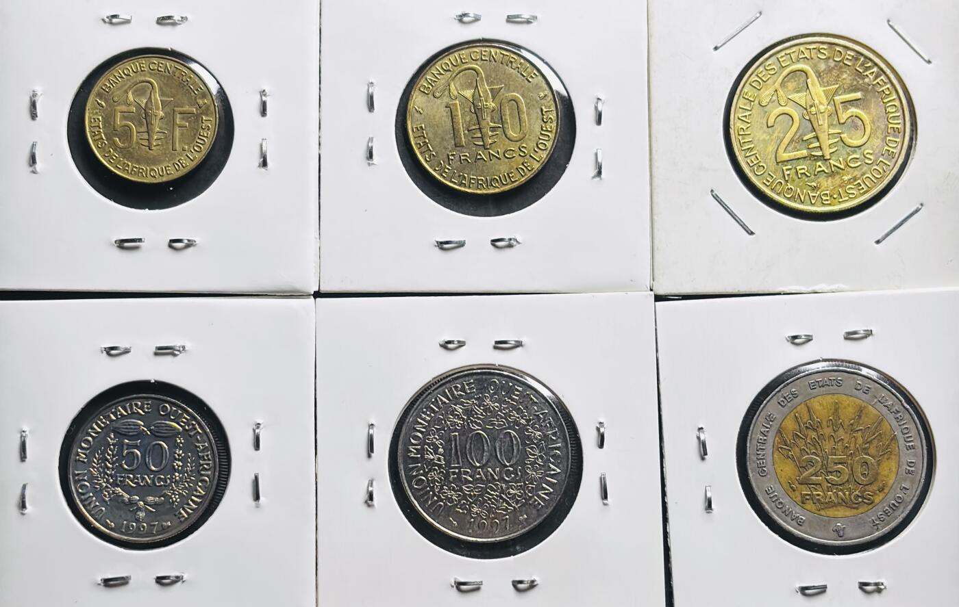 文馨钱币收藏第 281 场，【 长期接收代拍品】银元，银币，套币，纸币专场（本场截拍后休息三天，19 号发货） 西非 1997 年 5-250 法郎，包含 250 法郎双色纪念币 6 枚套币