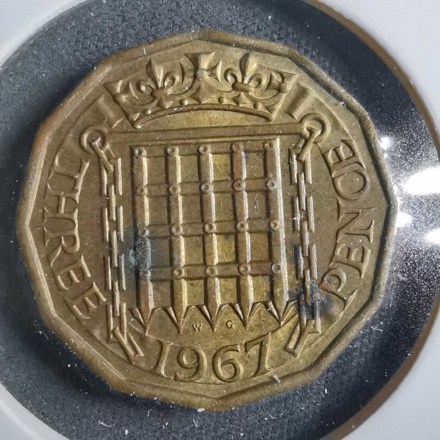 沼泽如烟--第902场 英国1967年3便士