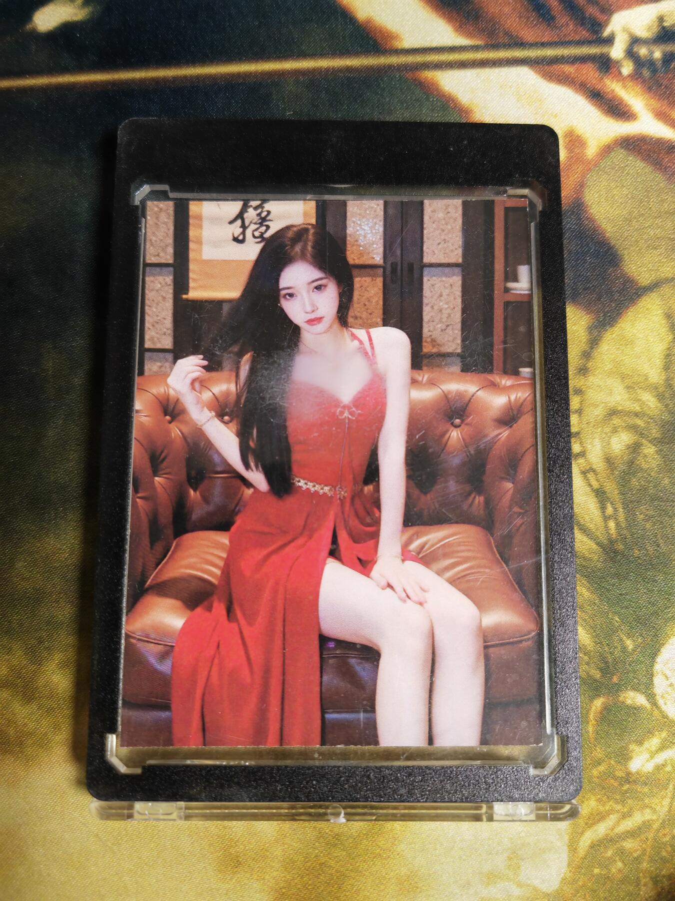 阳大大卡牌拍卖第82期（持续收拍品，周五晚上九点截拍，进群福利早知道） 美女户外采风卡1-5  带4个彩色卡砖