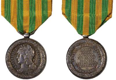 中新泰星2025年秋拍 徽章 纪念章及金银器专场 - 19世纪法国军队银质奖章一枚