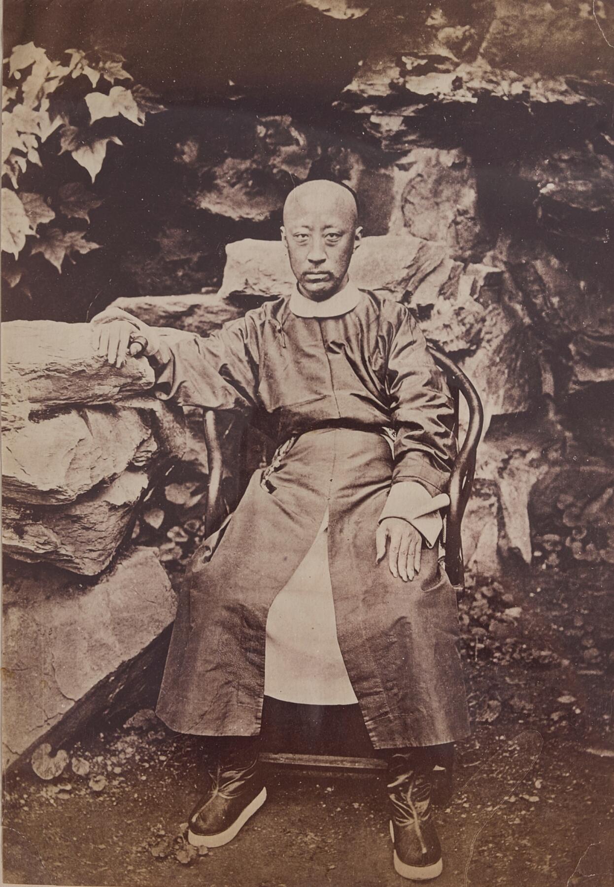 中新泰星2025年秋拍 徽章 纪念章及金银器专场 清代醇亲王奕譞原版蛋白照一张