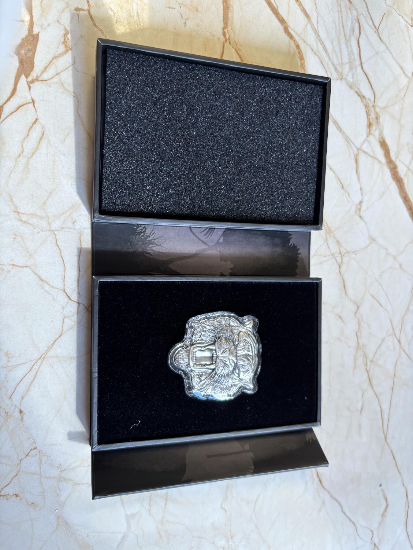 第181期拍卖 纽埃2022年凶猛的老虎2盎司异形仿古纪念银币，999银，发行2000枚