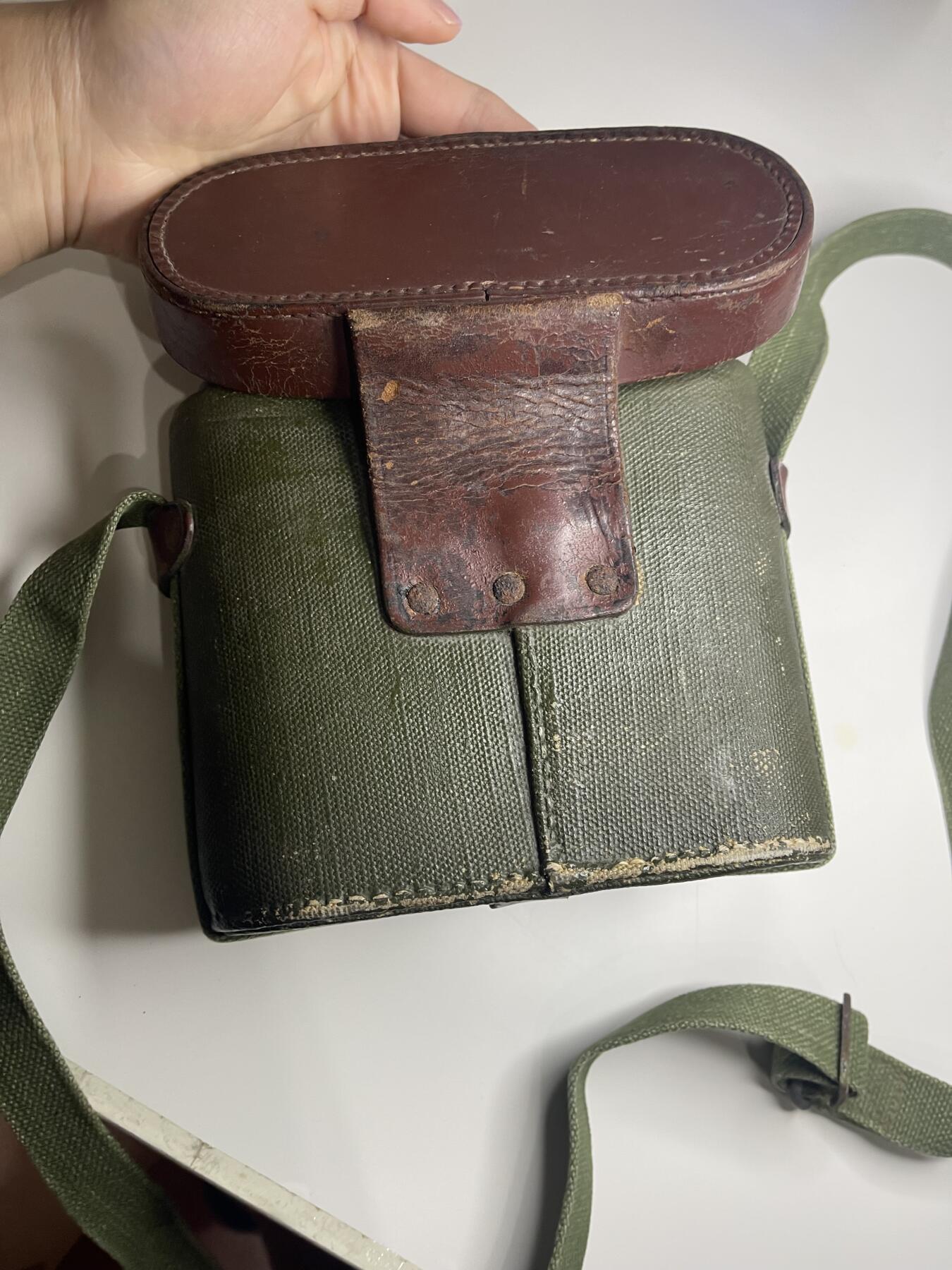 新时代收藏徽章红藏拍卖(第二十八场)  徽章纸品证书杂项 62式望远镜8x30 带一个6x30的盒子 光学效果良好 通透