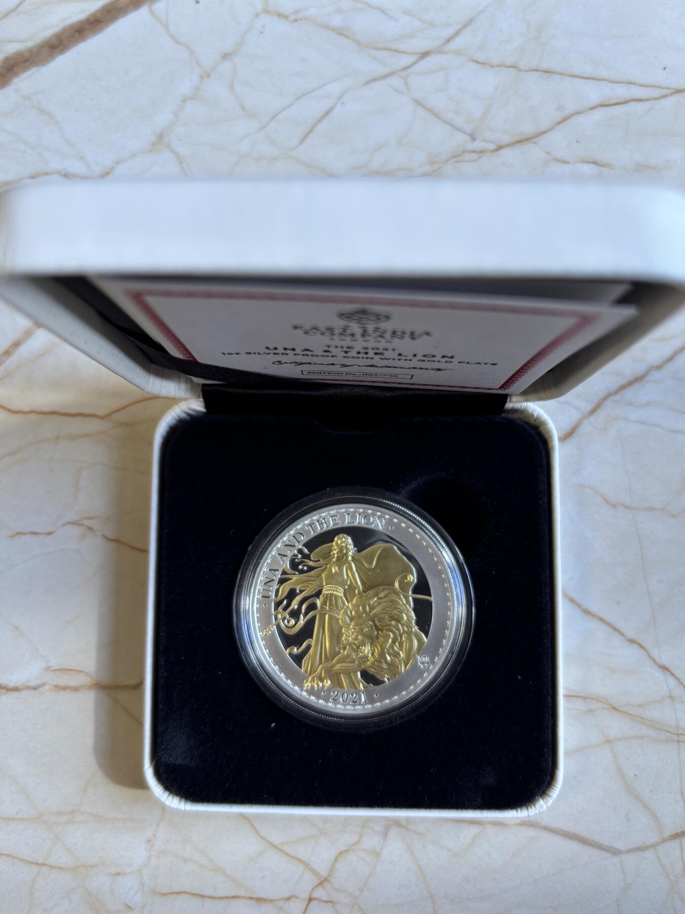第181期拍卖 圣赫勒拿2021年尤娜和狮子系列1盎司精制镀金银币，999银镀金，发行750枚