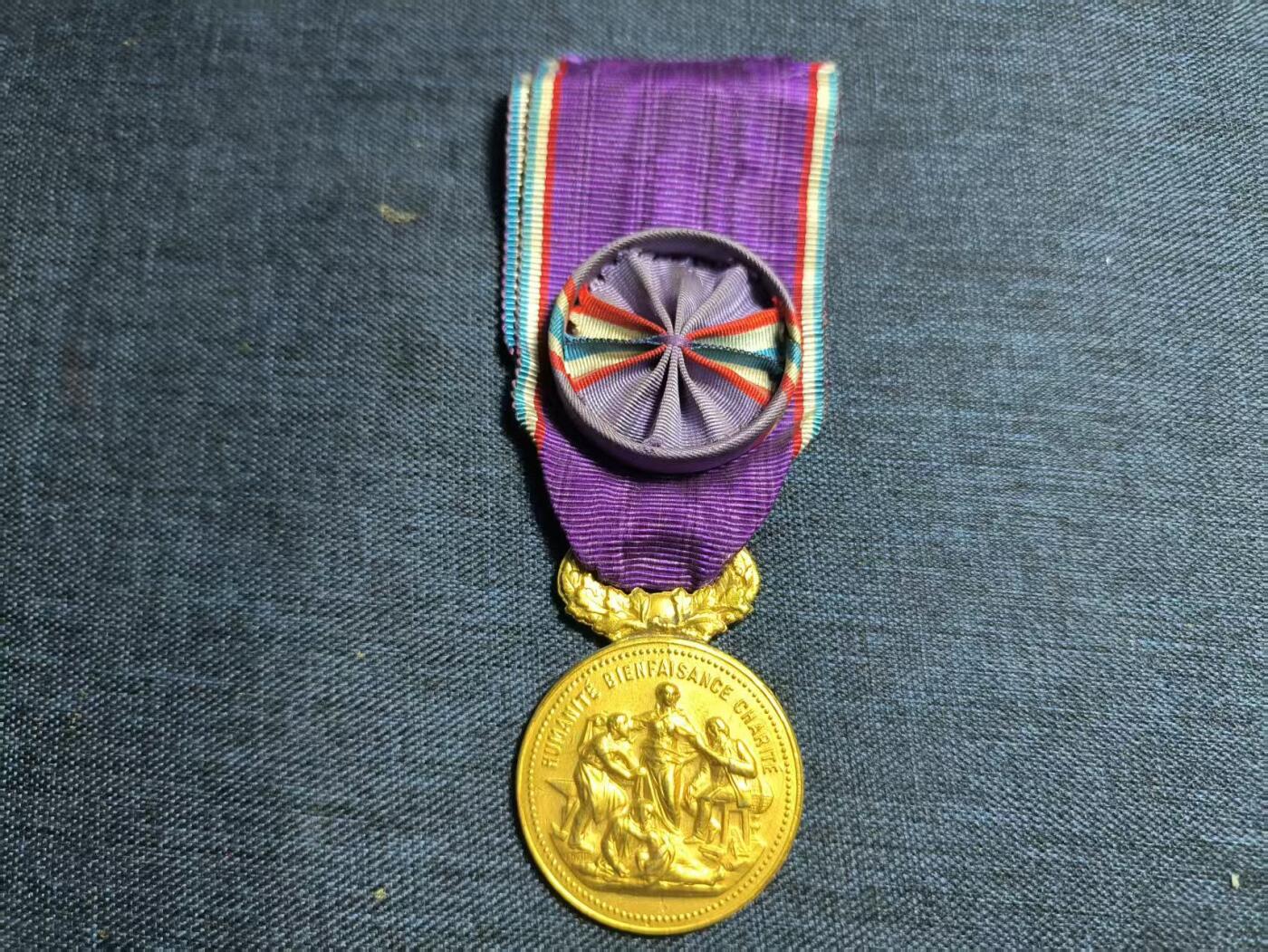 罗岚⭐爱藏⭐精品专拍第七场-分享拍场赚佣（周六有群拍，详细看简介） 法国金级军官级国家学术发展协会奖章