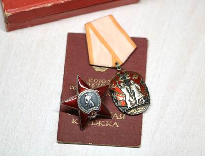 大猫徽章拍卖 第282期 - 苏联女军医红星荣誉套 红星勋章九点钟珐琅有修