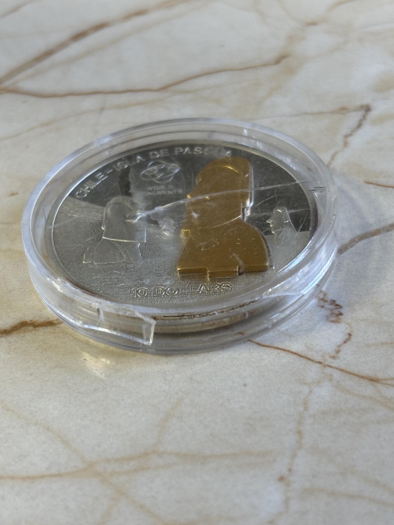 第181期拍卖 获奖库克2007年奇观系列复活节岛巨石像立体银币，999银，1盎司，发行量5000枚，世界上最美的25种钱币第三名，塑料盒有破